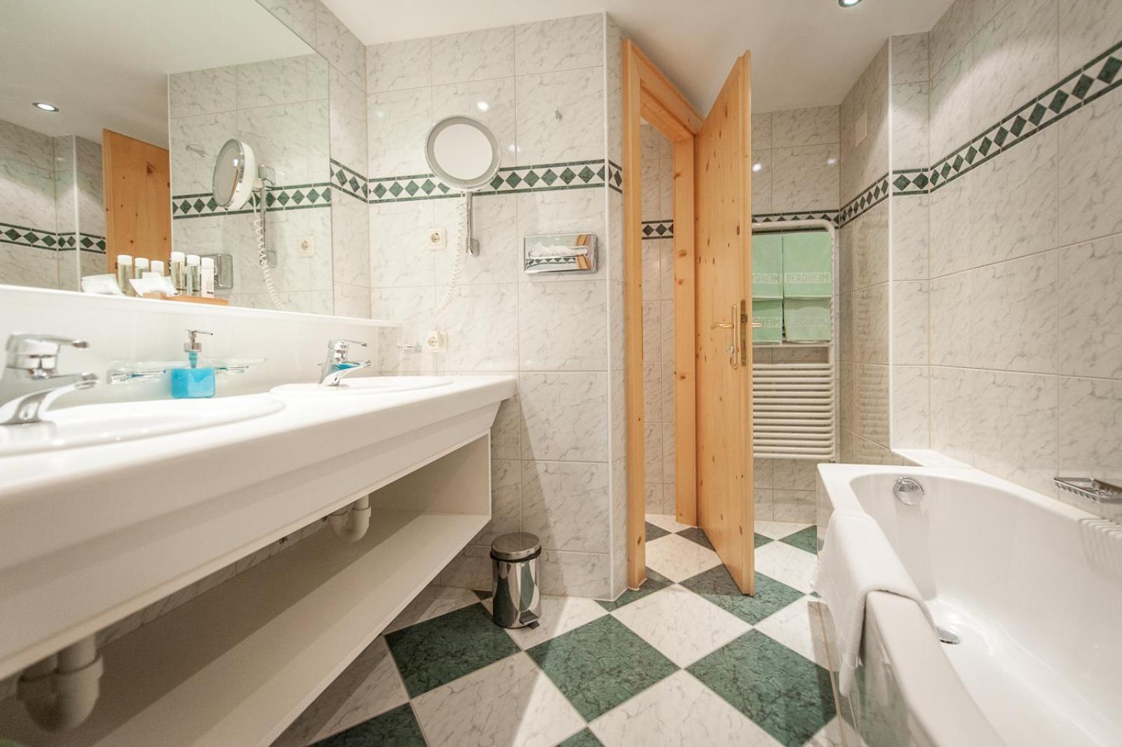 Quality Hosts Arlberg - Hotel Bergheim Sankt Anton am Arlberg Ngoại thất bức ảnh